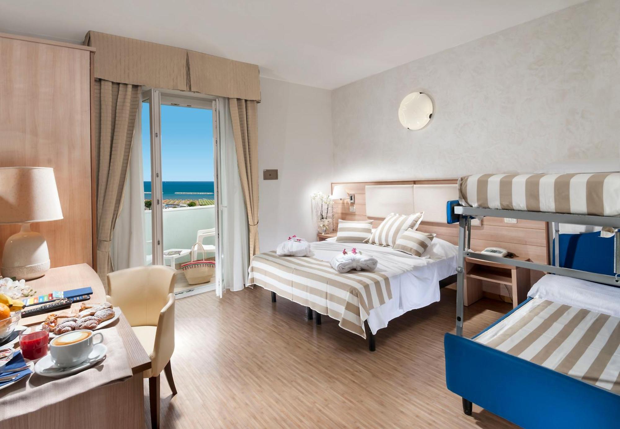 Camera Familiare con Vista Giardino