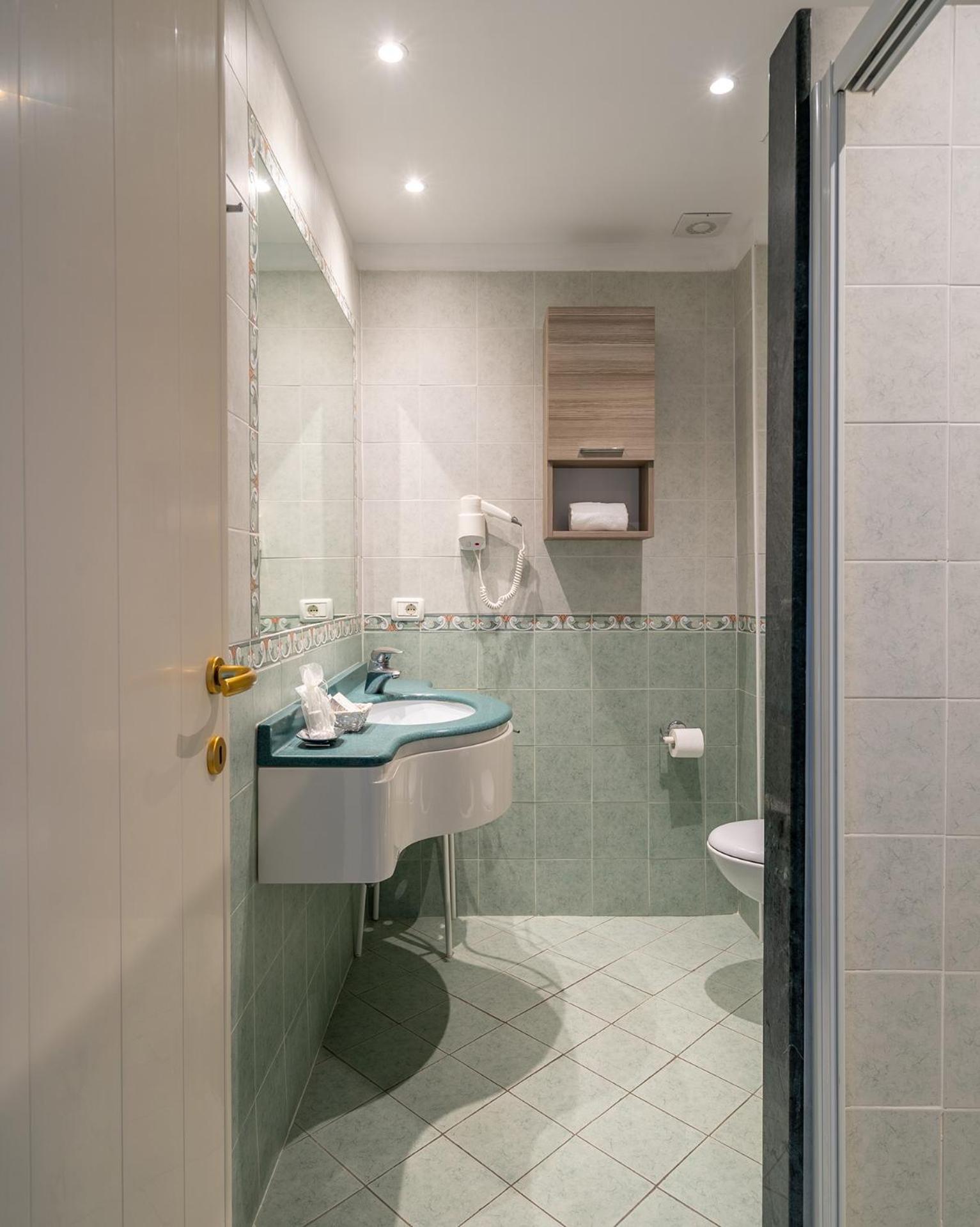 Double or Twin Room Garden View